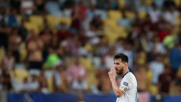 Argentina 'Ditendang' Brasil, Messi Torehkan Catatan Buruk