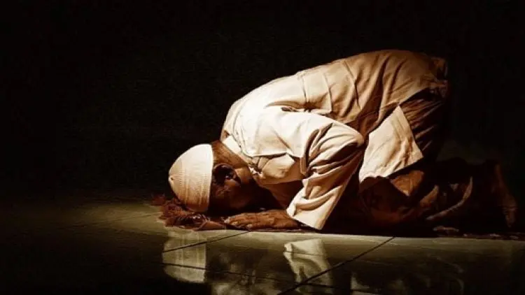 Diharamkannya Baca Ayat Alquran saat Sujud