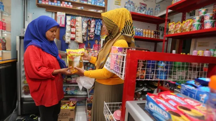 Keren Euy... Warga Bandung Beli Sembako Pakai Sampah