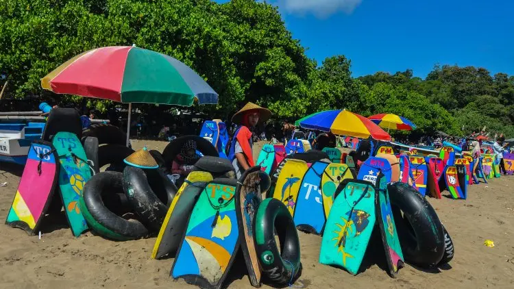 Kemenpar Kembangkan Potensi Wisata Selancar