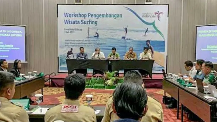 Kemenpar Kembangkan Potensi Wisata Selancar
