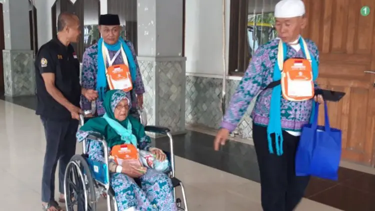 Calon Haji Tertua Embarkasi Pondok Gede Usia 99 Tahun