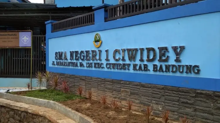 Orang Tua Siswa SMAN 1 Ciwidey Keluhkan Mahalnya Biaya