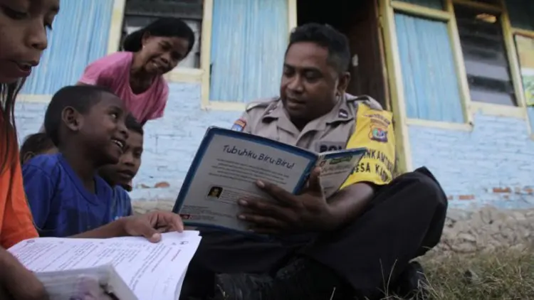 Motor Dinas Polisi Jadi Perpustakaan Mini