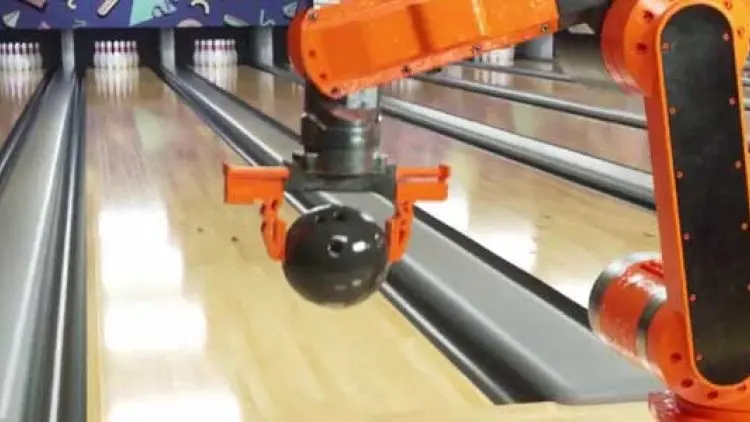 Robot Khusus Bermain Bowling