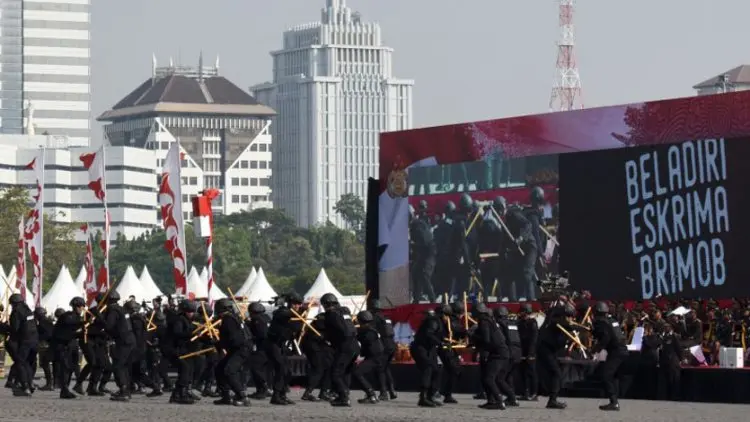 Polri Tampilkan Bela Diri Eskrima di HUT Bhayangkara