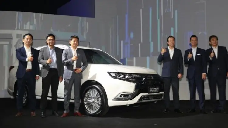 Ini Kisaran Harga Outlander PHEV dan Eclipse Cross