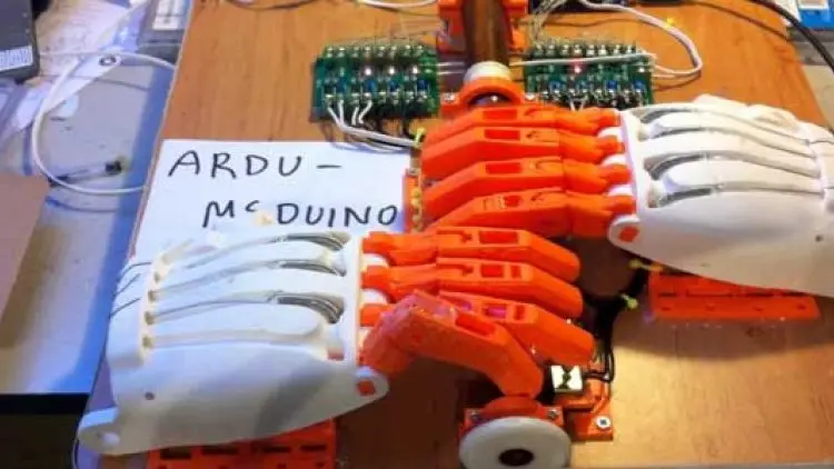 Robot Ini Mampu Mainkan Alat Musik Bagpipe