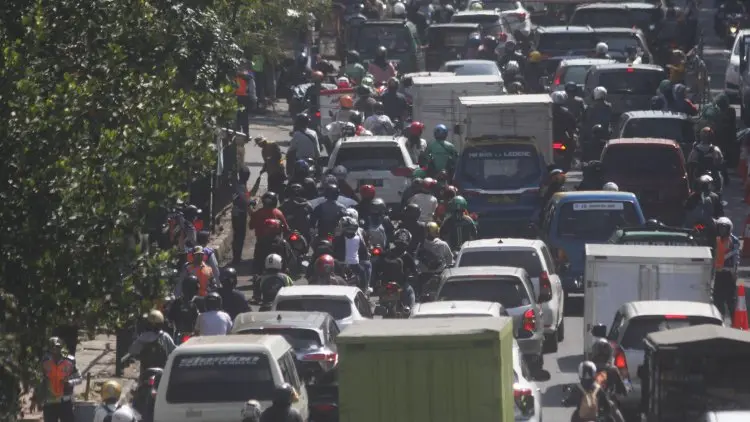 REKAYASA SUKAJADI SATU ARAH, MACET!