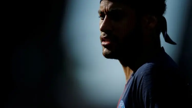 Viral, Video Neymar Buang Jersey PSG ke Tong Sampah