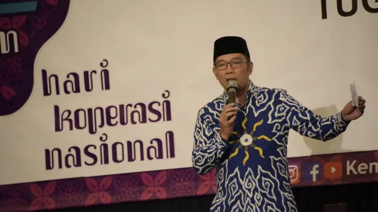 Emil Serahkan Desain Kawasan Bisnis Tugu Koperasi ke Kementerian