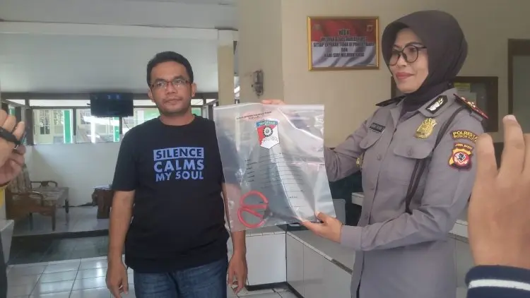 Biadab, Pemuda Ini Tusuk Adik Kandungnya dengan Gunting