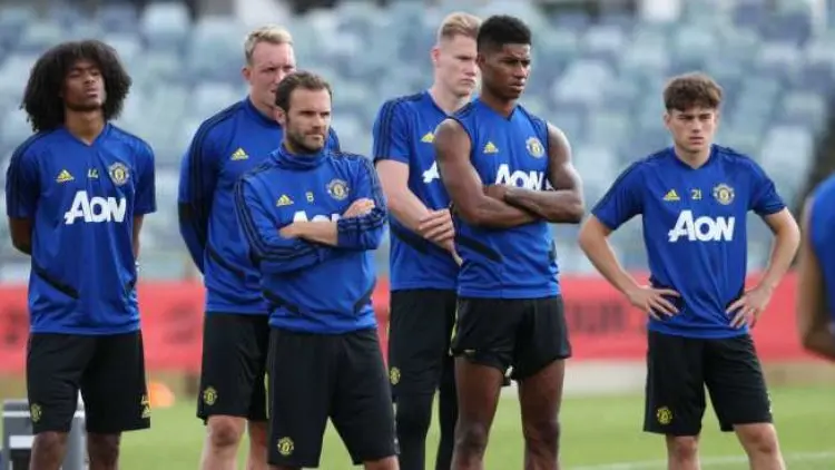 Ha ha ha.. Cara Unik Fans Liverpool Sindir Prestasi Man United