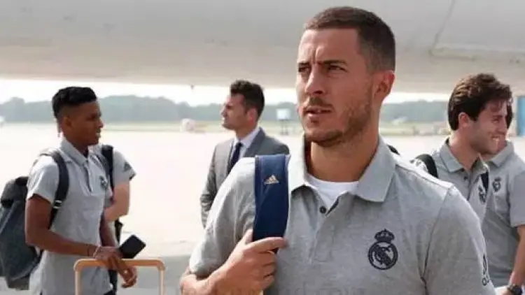 Belum Move On, Hazard Pakai Casing Chelsea