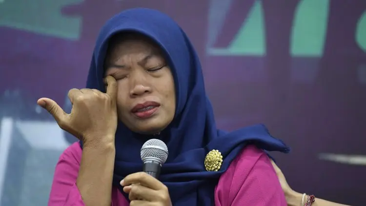 Eksekusi Ditunda, Baiq Nuril Menangis