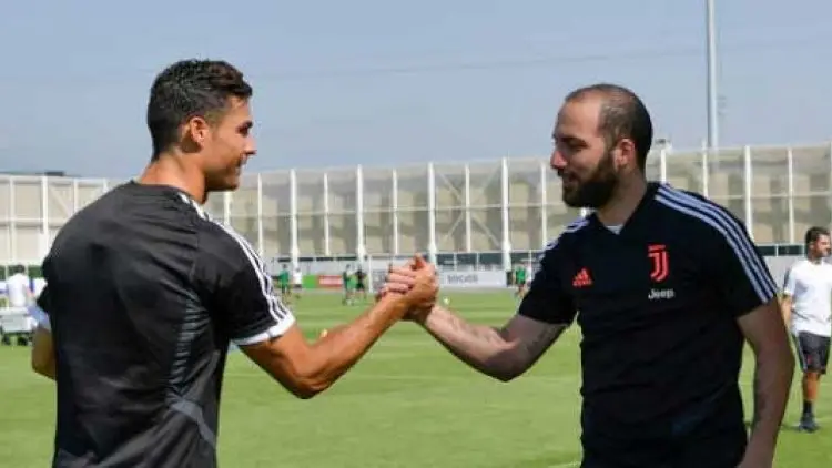 Higuain Bersikeras Ogah Tinggalkan Juventus