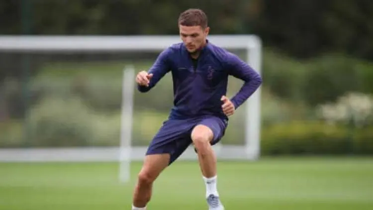 Munchen Tertarik Rekrut Bek Kanan Tottenham