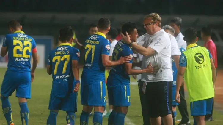 Robert Akui Performa Persib Belum Sesuai Harapan