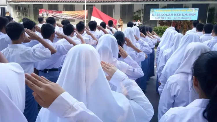 DPRD Kecewa, Sekolah Negeri Tingkat SMA Sederajat Pungut DSP