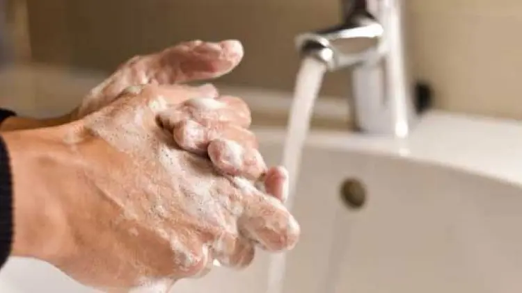 Ini Alasan Harus Cuci Tangan Sehabis Bangun Tidur