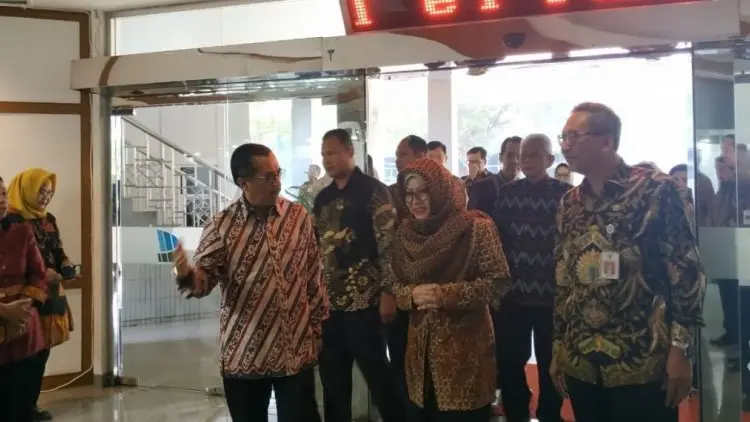 Tutut-Bambang Serahkan Arsip Soeharto ke ANRI