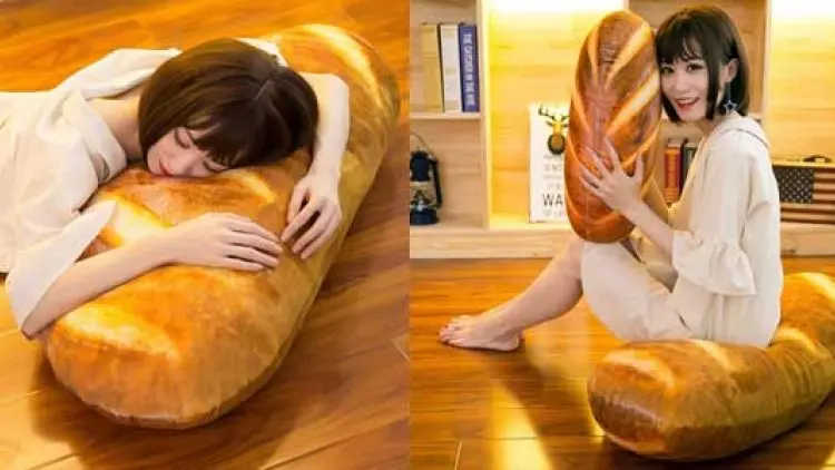Produk Bantal Unik Bentuk Roti Panggang