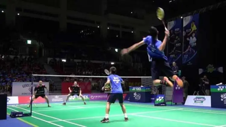 Melihat Smash Mengagumkan Pemain Bulutangkis