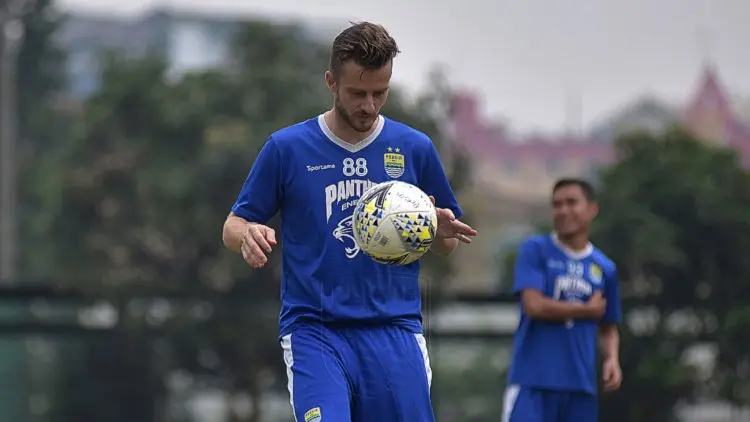 Eze-Rene Comeback, Roberts Makin Pede