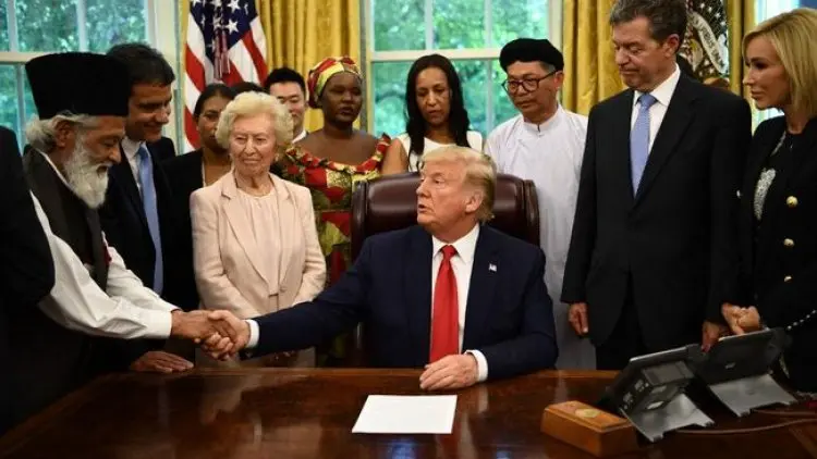 Trump Bertemu Tokoh Muslim Uighur dan Rohingya