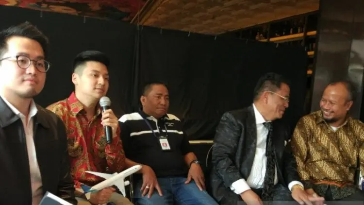 Youtuber Rius Vernandes Diundang Keliling Fasilitas Garuda