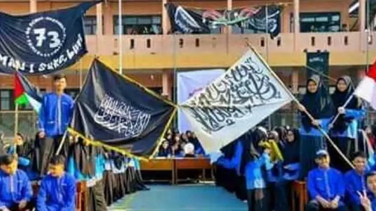 Siswa Sukabumi Minta Maaf Soal Pengibaran Bendera Tauhid