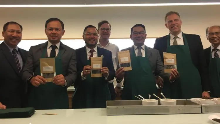 Ridwan Kamil Pasarkan Teh Jawa Barat di Inggris