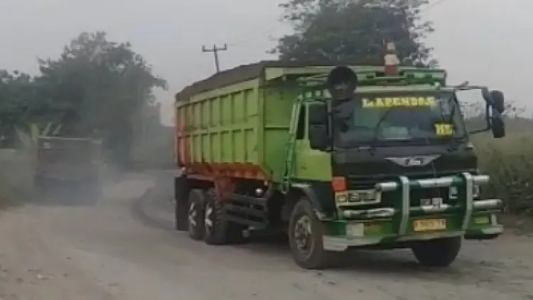 Kantung Parkir Truk Tambang Jadi Solusi Kemacetan?