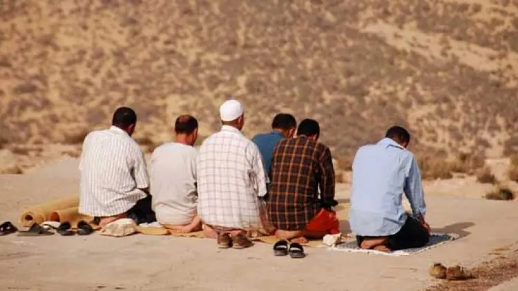 Salat Jemaah Fardu 'Ain Dilihat dari Tiga Sisi