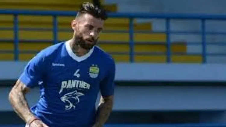 Bojan Malisic Sukai Cuaca Panas Kota Bandung