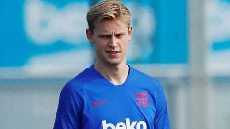 De Jong Tak Ingin Tiru Andres Iniesta