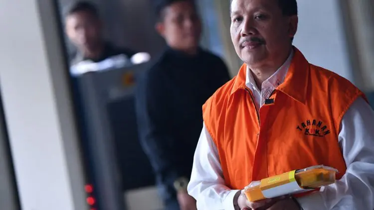 Kenakan Rompi Oranye, Iwa Karniwa Jalani Sidang Perdana