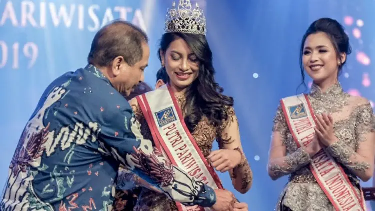 Clarita Mawarni Dinobatkan Putri Pariwisata 2019