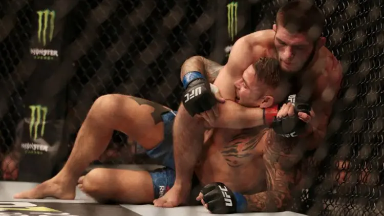 Khabib Tundukkan Poirier untuk Pertahankan Gelar Kelas Ringan UFC