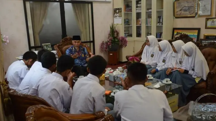 Diwawancara 12 Pelajar SMA, Apa Kata Wali Kota Padang soal Nilai-Nilai Pancasila