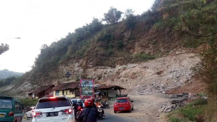 Warga Soreang Protes Aktivitas Galian C di Sungapan