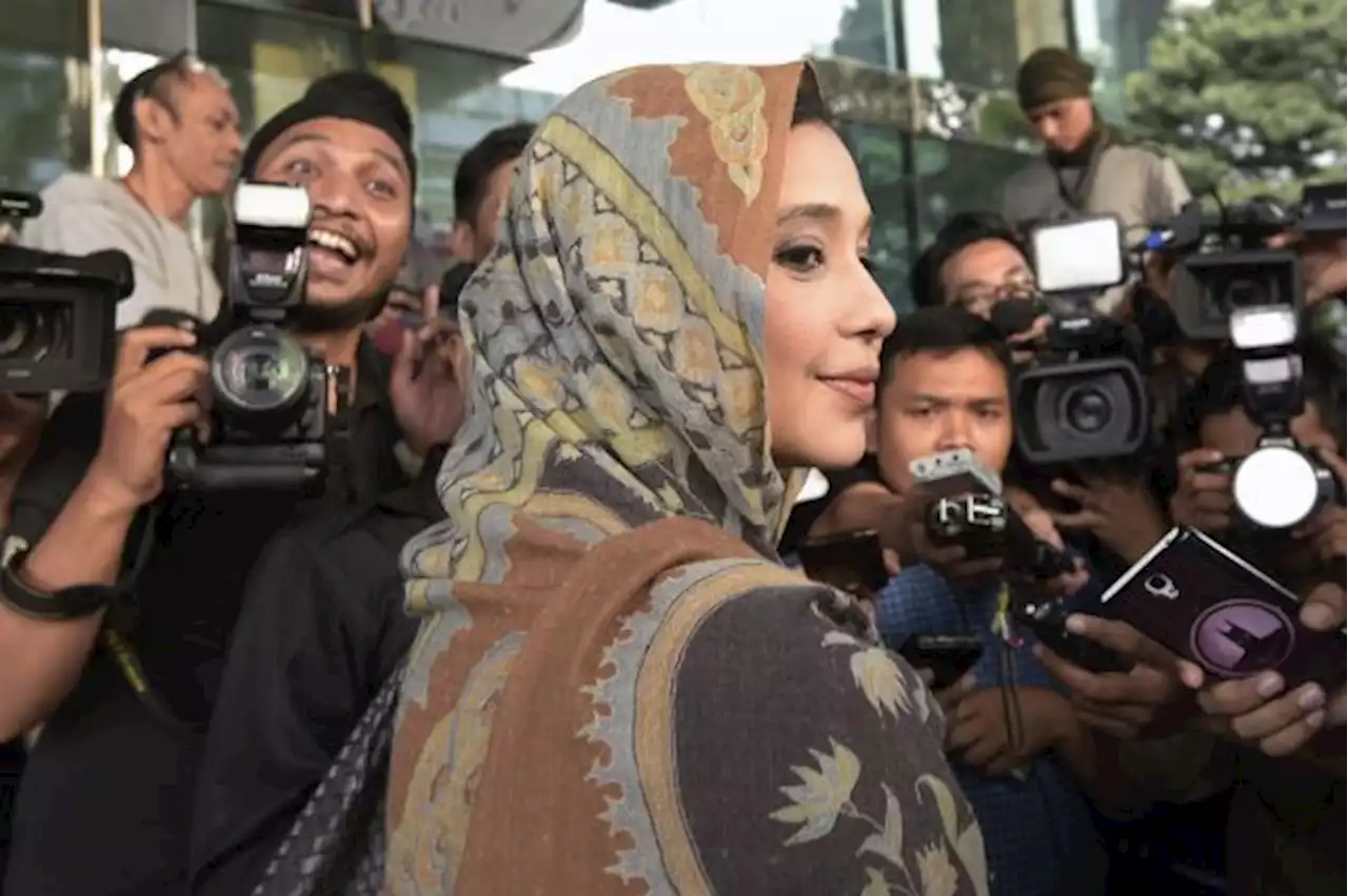 Ayu Azhari Gado-Gado Makanan Seksi