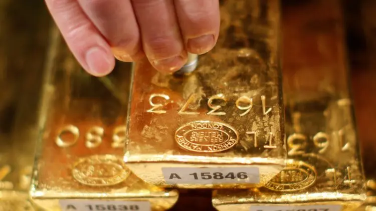 Harga Emas Naik Harapkan Kabar Baik dari Fed
