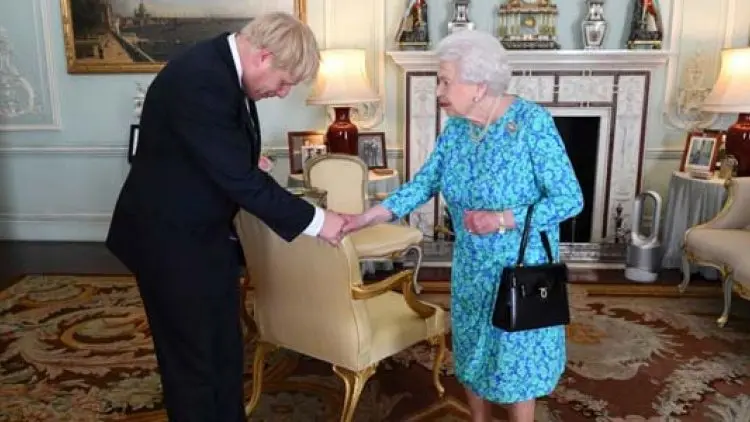 Brexit, Ratu Elizabeth II Adang PM Johnson