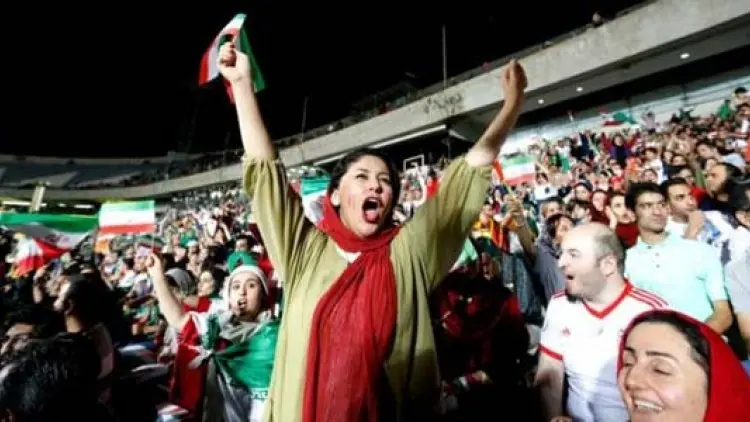 Dilarang Nonton Bola, Gadis Iran Bakar Diri, Tewas