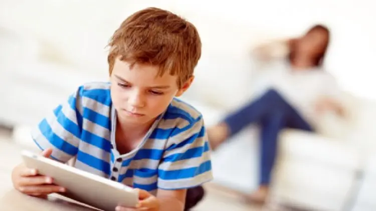 Anak Lari ke Gadget karena Tak Ada Persahabatan dalam Keluarga