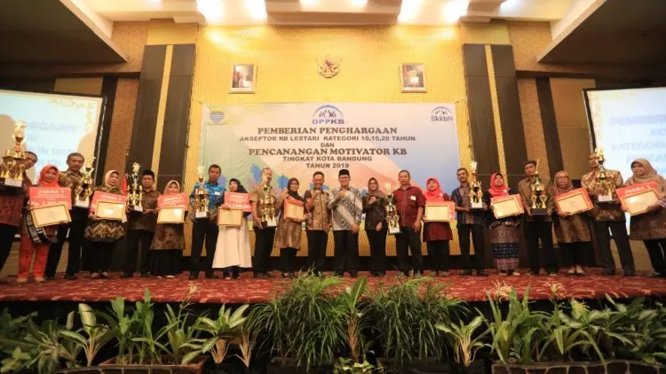 Pemkot Bandung Apresiasi Akseptor KB Lestari