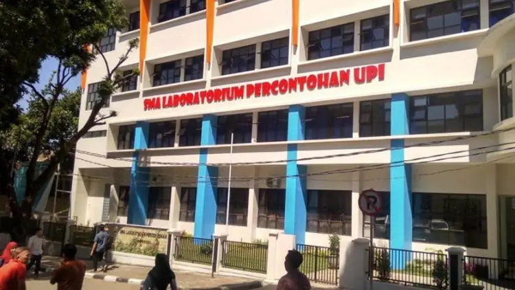 Kelas Tauhiid dan Dwi Bahasa Menjawab Tantangan Zaman