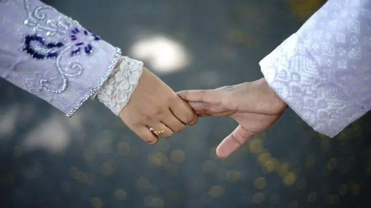 Suami Wajib Gauli Istri Minimal Sebulan Sekali