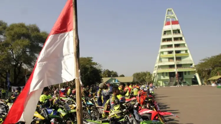 Ratusan Pecinta Motor Trail Meriahkan Sambut HUT TNI